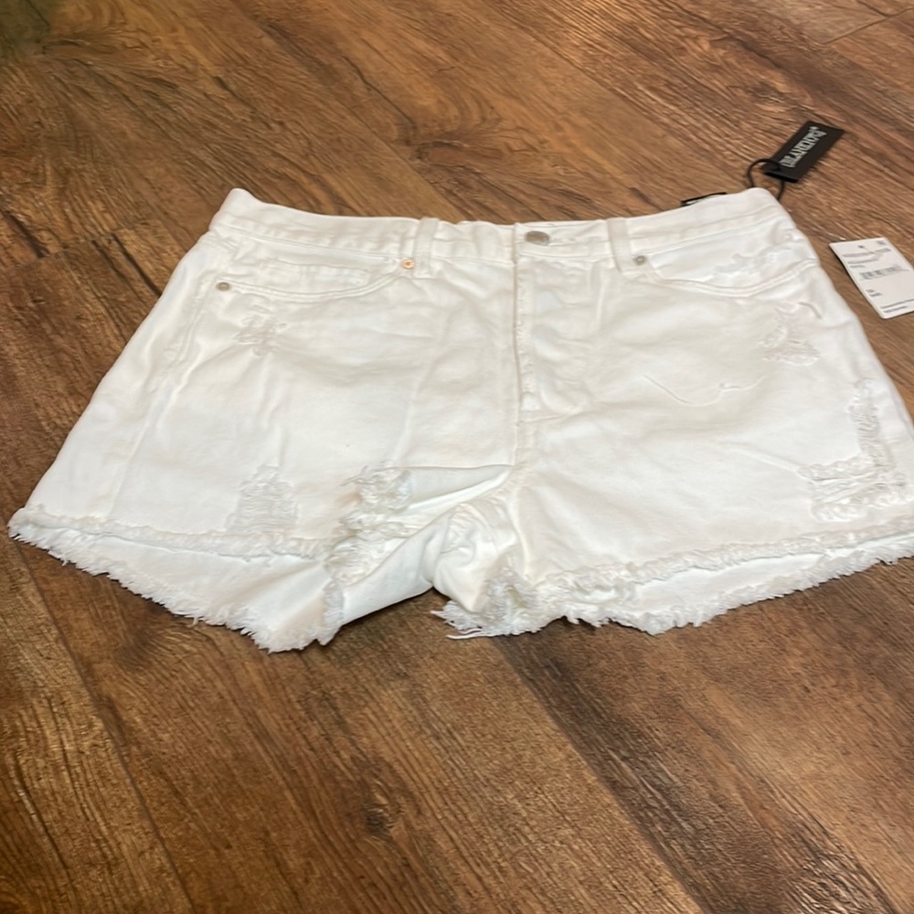 Blank NYC white short Sz 30 inseam 3 inch  NWT🤍
